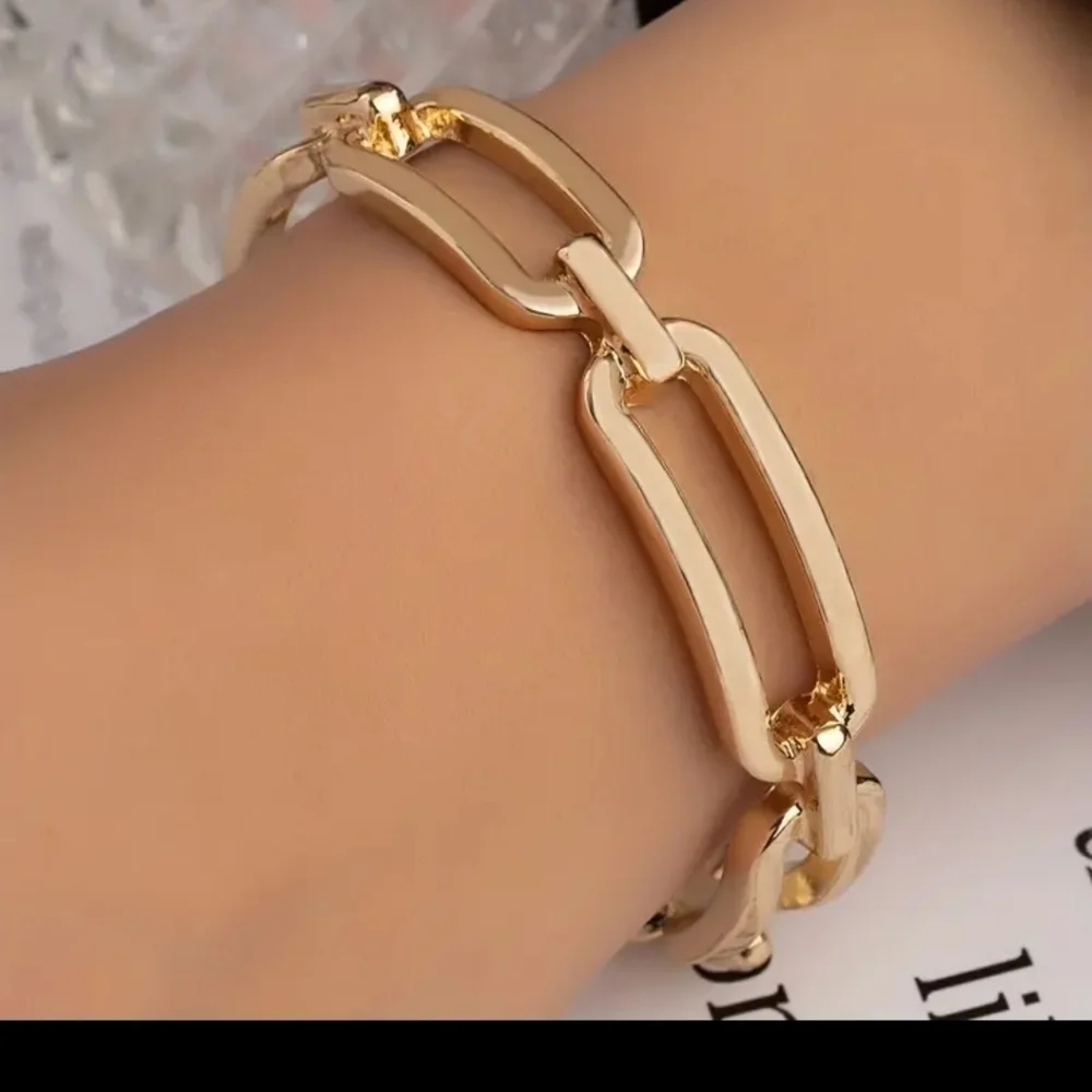 🆕️ Geometric Paperclip Design Bangle Gold Plated Bracelet.